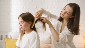 Lợi ích của việc chải mái tóc và cách chải tóc đúng cách