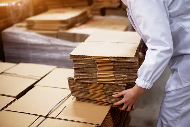 Quy trình sản xuất hộp carton: Tìm hiểu quá trình từ nguyên liệu đến sản phẩm cuối cùng